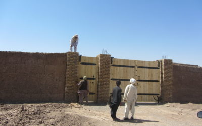 Windschutzmauer für den Frauengarten in Herat wird gebaut