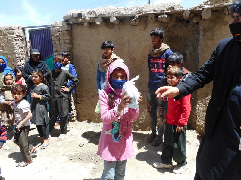 We distribute hygiene kits to needy families in Afghanistan and Kurdistan