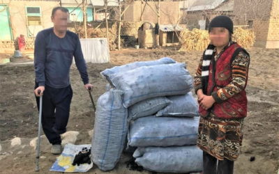 Los sordos empobrecidos de una república de Asia Central reciben ayuda para el invierno