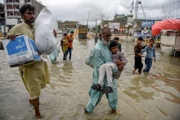 Catástrofe de las inundaciones en Pakistán: Shelter Now ayuda a los afectados sobre el terreno