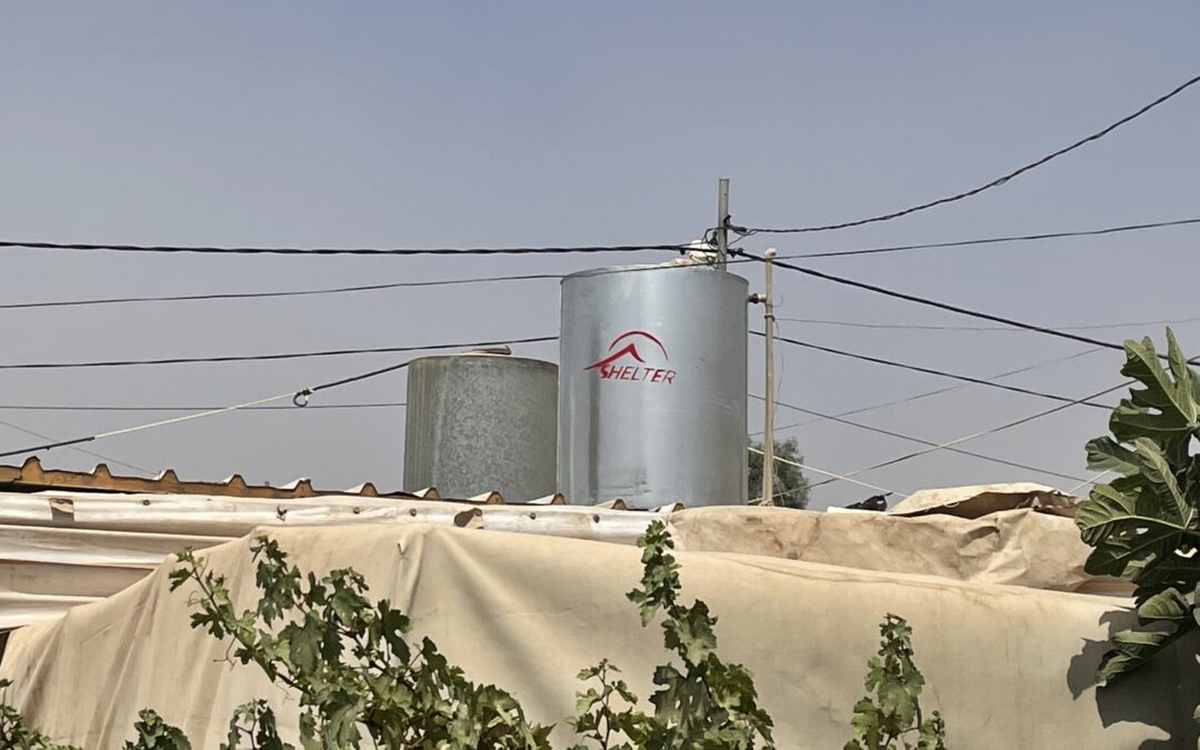 Neue Wassertanks für Essian Camp in Baadre